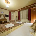 Arch Palace Hotel 3*
