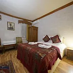 Hotel Arch Palace