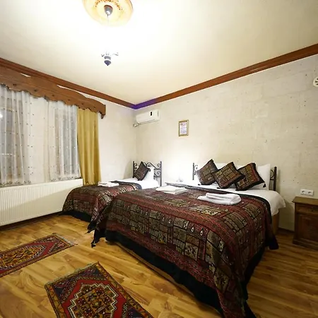 Arch Palace Hotell 3*